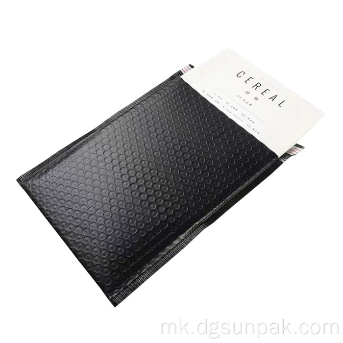 Црн плик/пликови со меурчиња/пошта со меурчиња